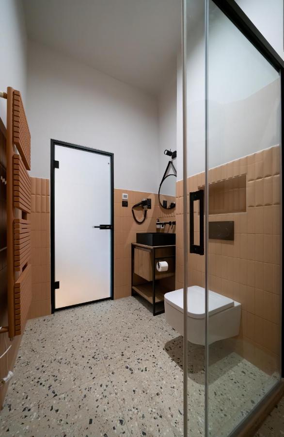 Nest Hotell Győr Exteriör bild