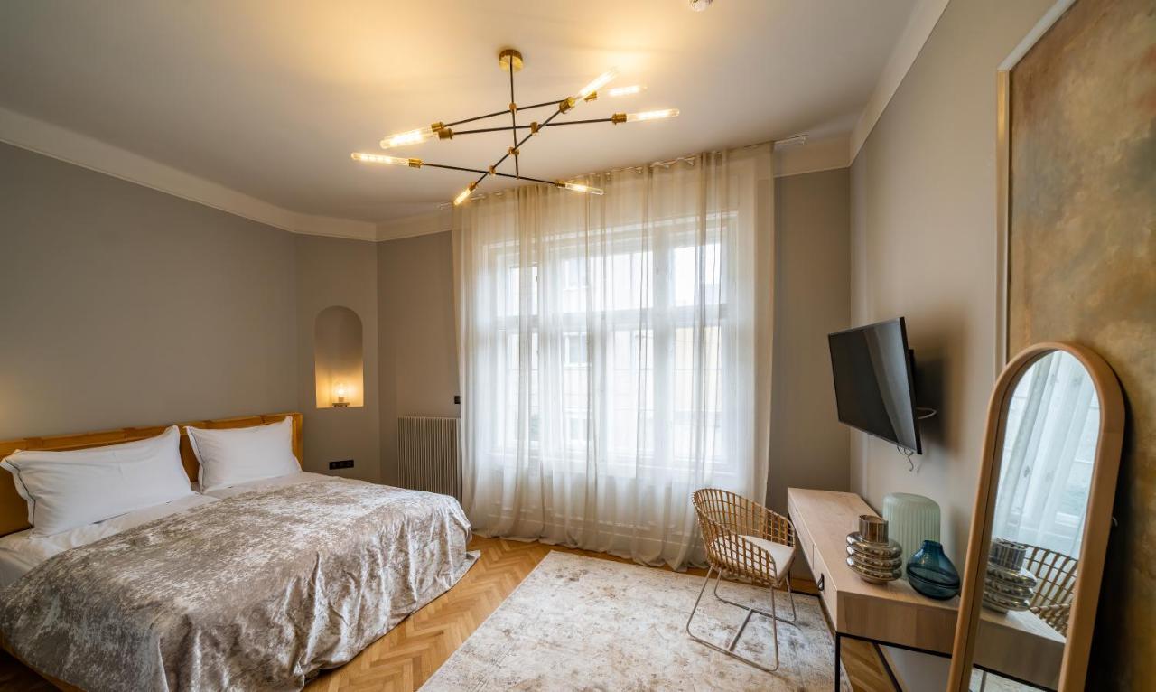 Nest Hotell Győr Exteriör bild