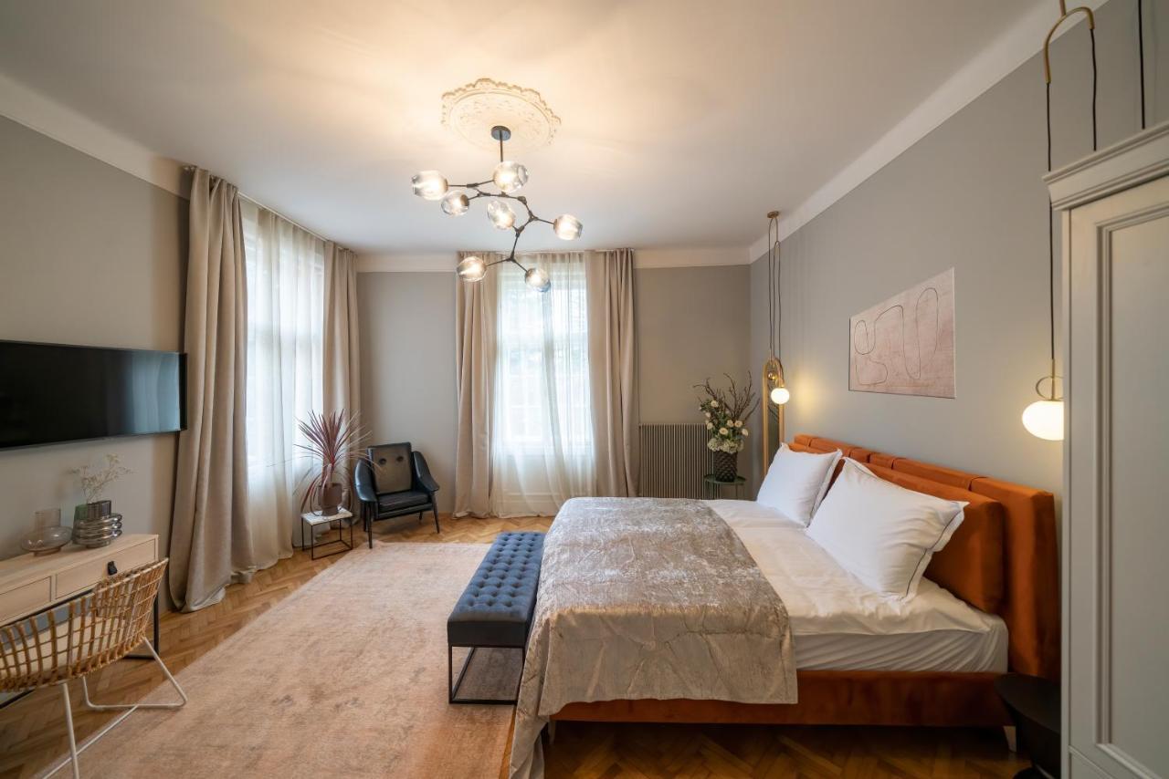 Nest Hotell Győr Exteriör bild