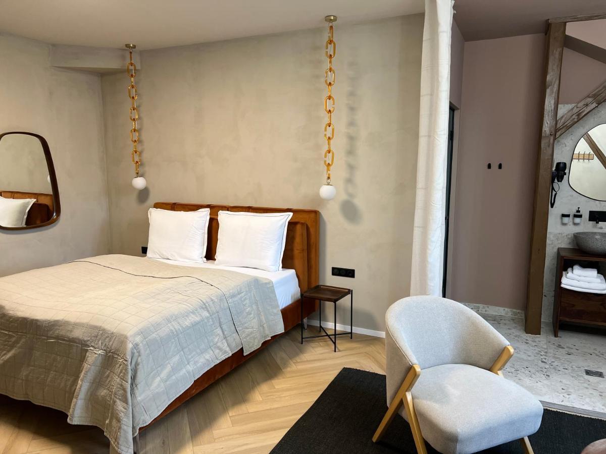 Nest Hotell Győr Exteriör bild