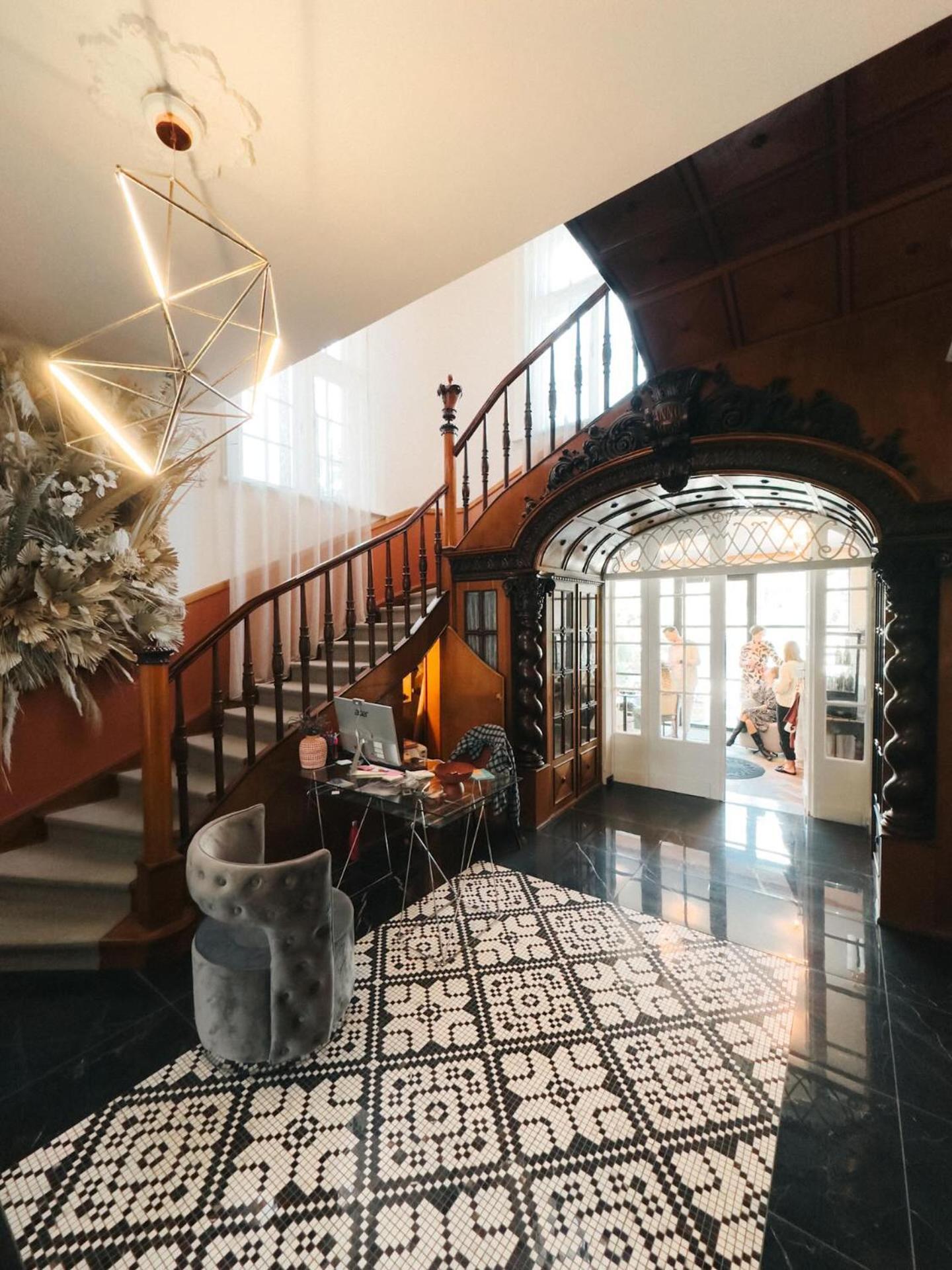 Nest Hotell Győr Exteriör bild
