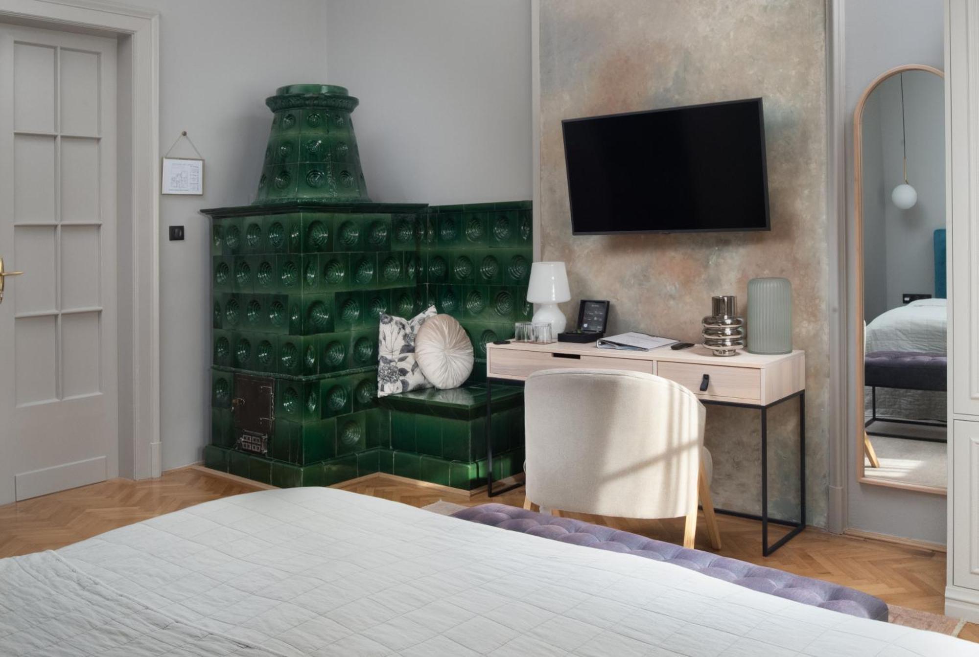 Nest Hotell Győr Exteriör bild